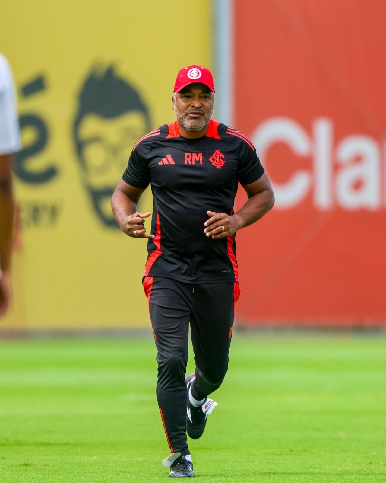 Roger Machado reage ao grupo do Inter na Copa Libertadores 2025