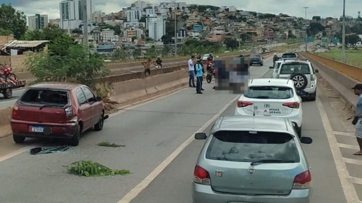 Motociclista fica gravemente ferido em acidente que interdita o Anel Rodoviário
