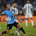 Arrascaeta sente, deixa jogo do Uruguai no primeiro tempo e preocupa Flamengo