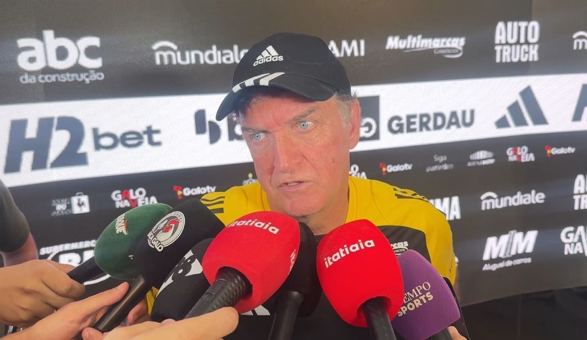 Técnico do Atlético, Cuca revela esperança de data para retorno de Hulk