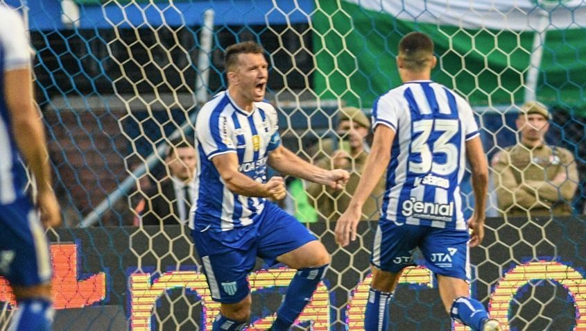 Ex-Cruzeiro marca, Avaí empata com a Chapecoense e se sagra campeão do Catarinense