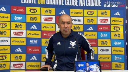 Leonardo Jardim, técnico do Cruzeiro, em entrevista coletiva
