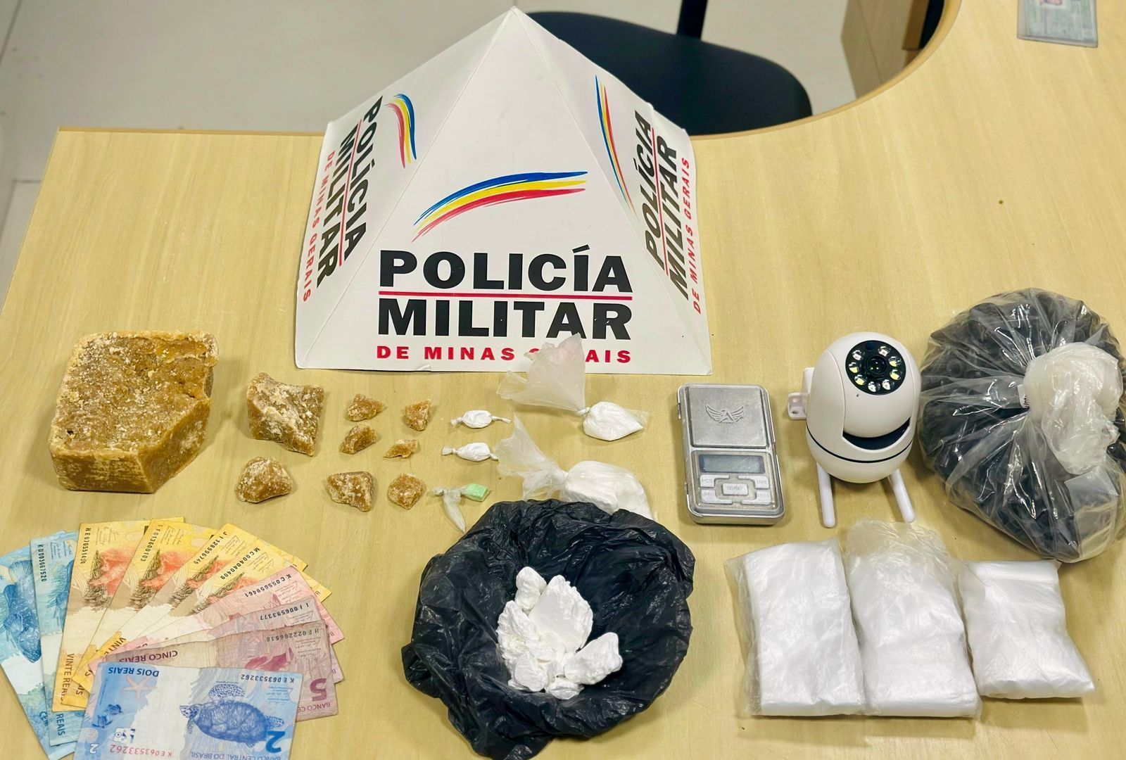 Operação conjunta da PM de Fabriciano e Ipatinga prende suspeito de tráfico