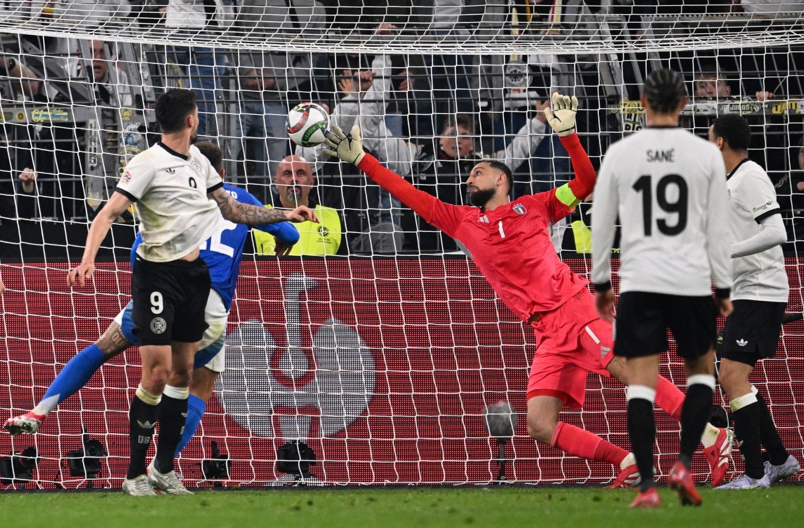 Itália empata no fim, mas cai para a Alemanha na Liga das Nações