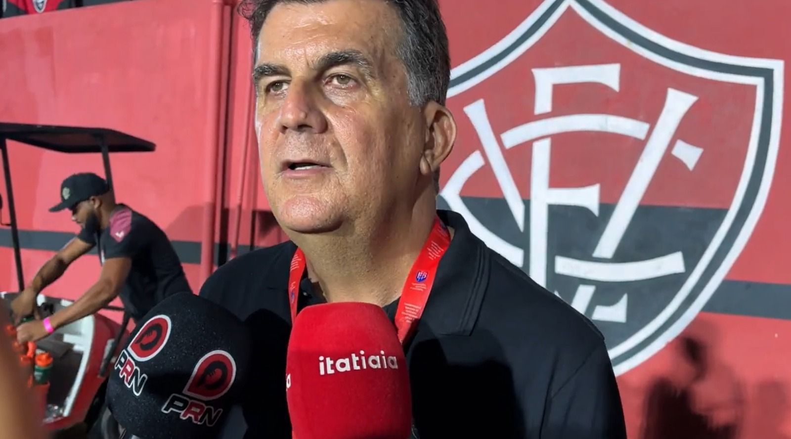 Presidente do Vitória abre o jogo sobre interesse do Atlético em Lucas Arcanjo