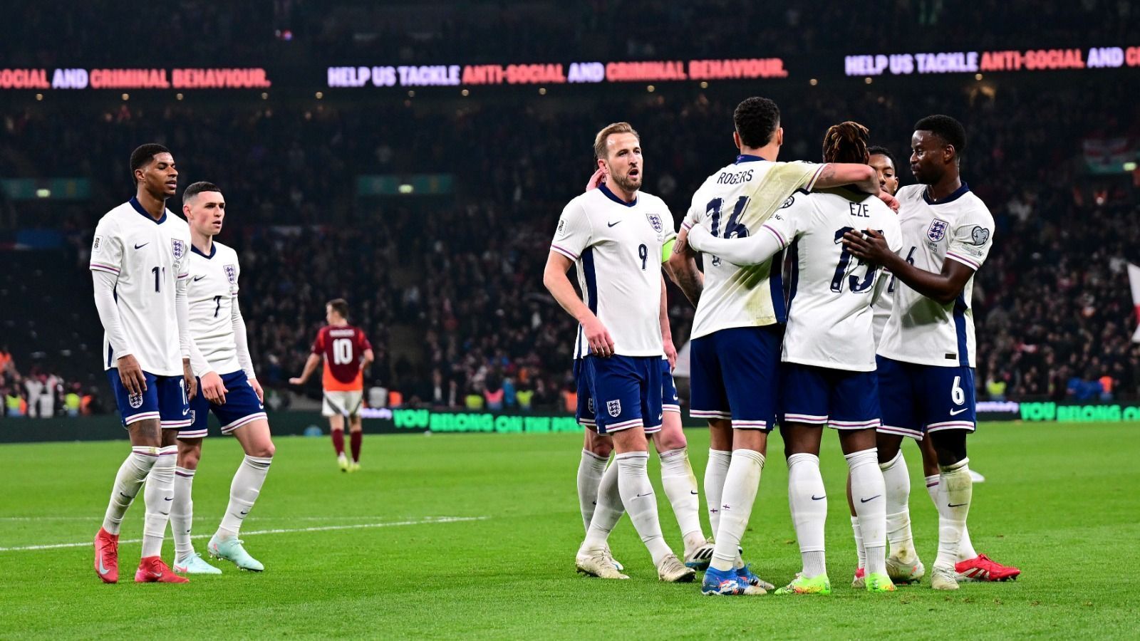 Kane marca, e Inglaterra vence mais uma nas Eliminatórias da Copa do Mundo