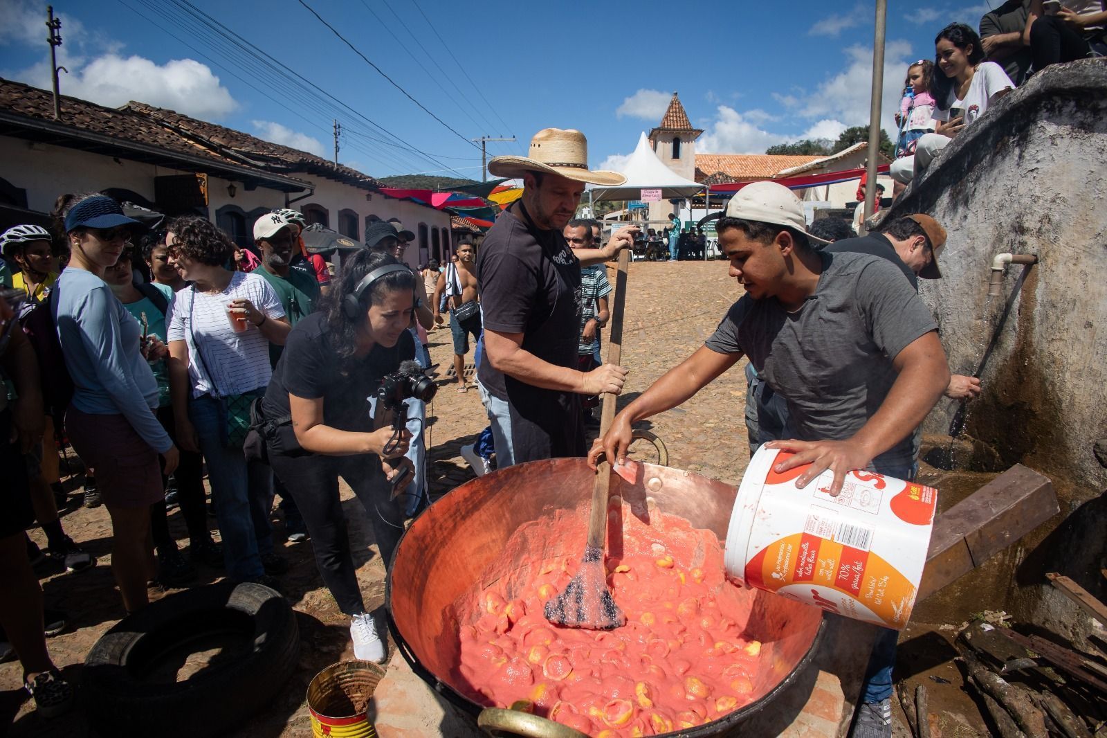 28ª Festa Cultural da Goiaba em São Bartolomeu faz menção honrosa a doceiros locais, em Ouro Preto