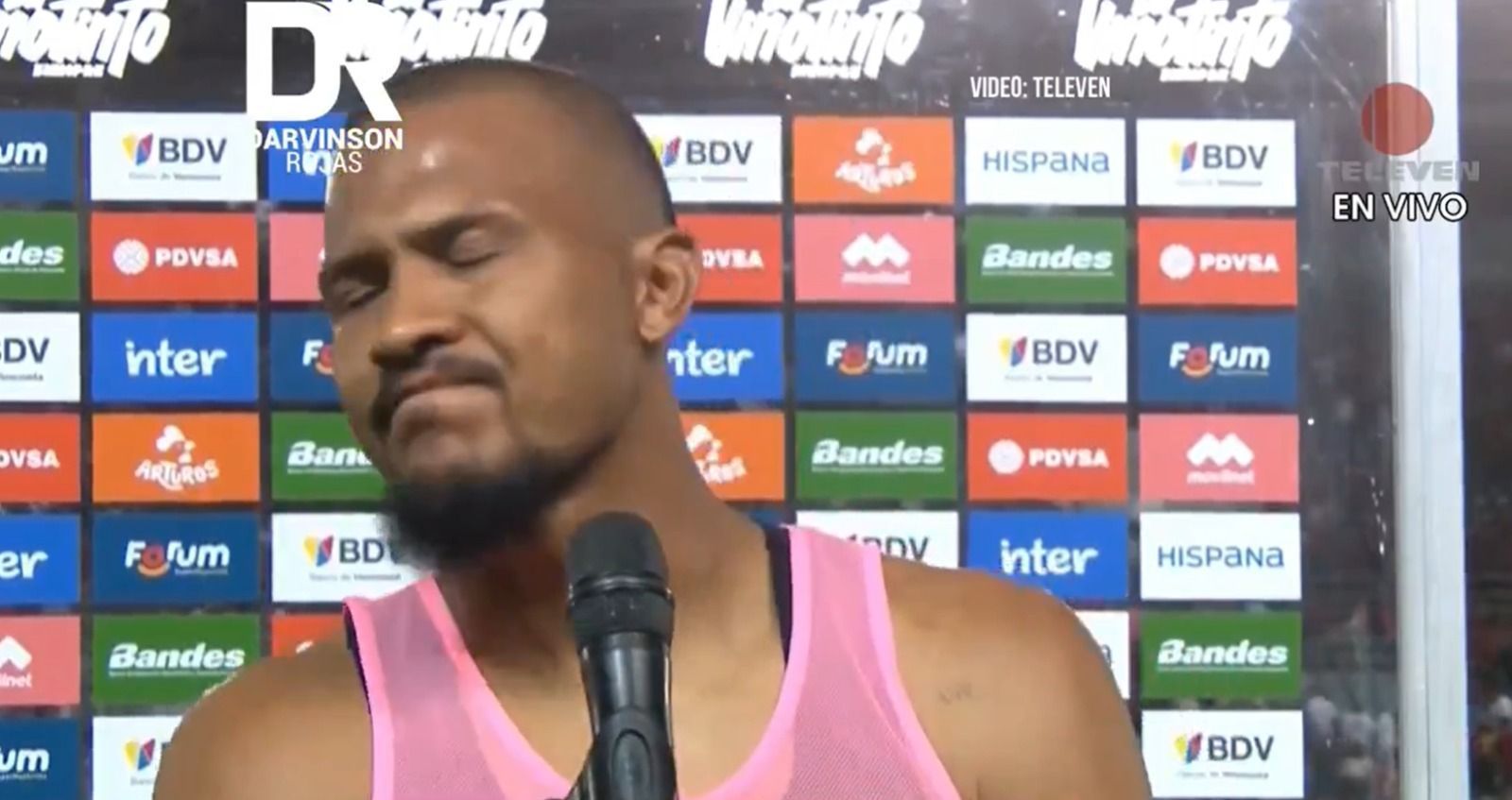 Jogador da Venezuela se emociona e fica sem palavras após pergunta sobre vaga na Copa