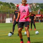Romero é apresentado no Inter e manda recado sobre briga por posição no meio-campo