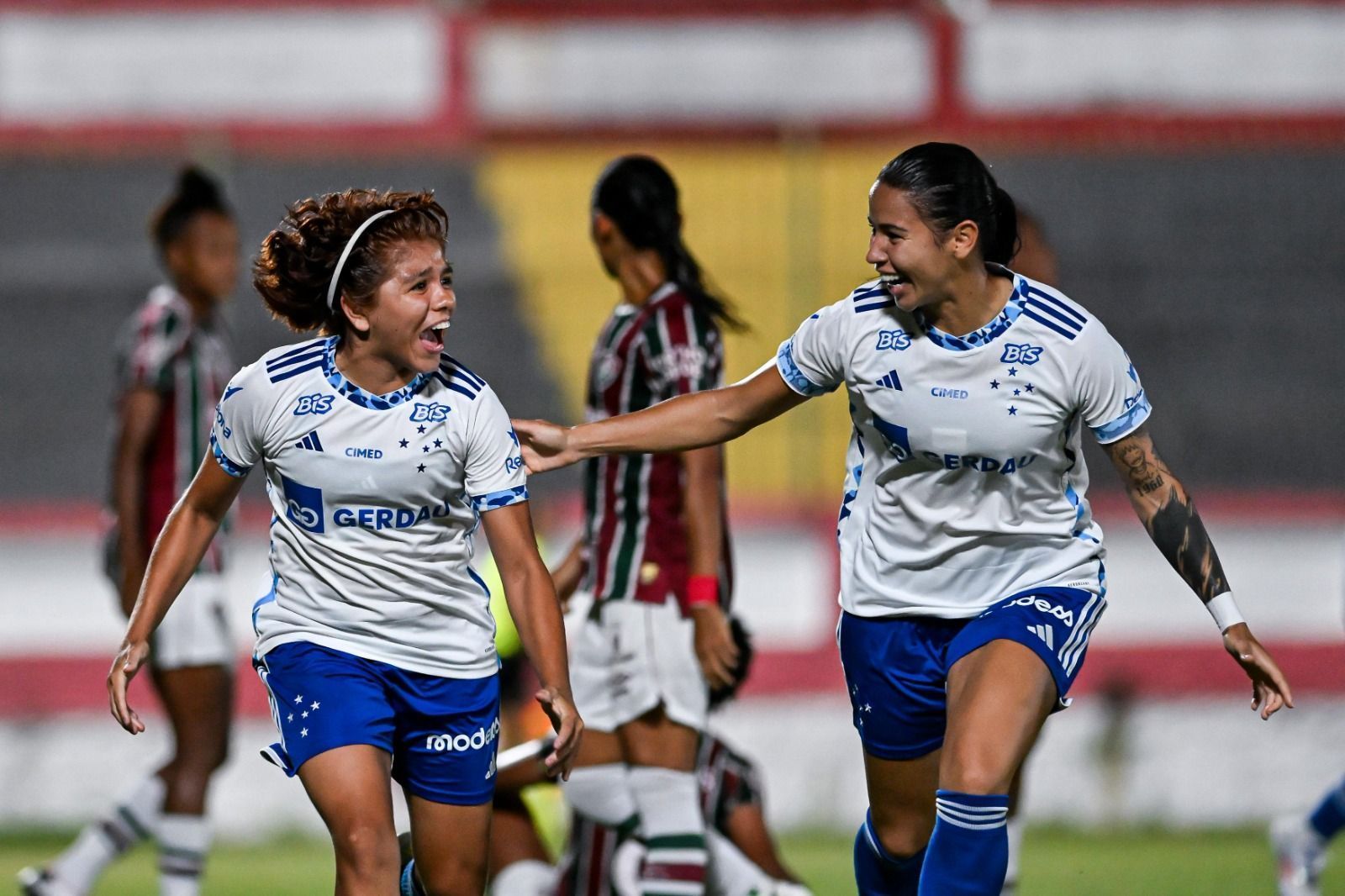 Cruzeiro vence Fluminense e assume a liderança do Brasileiro Feminino