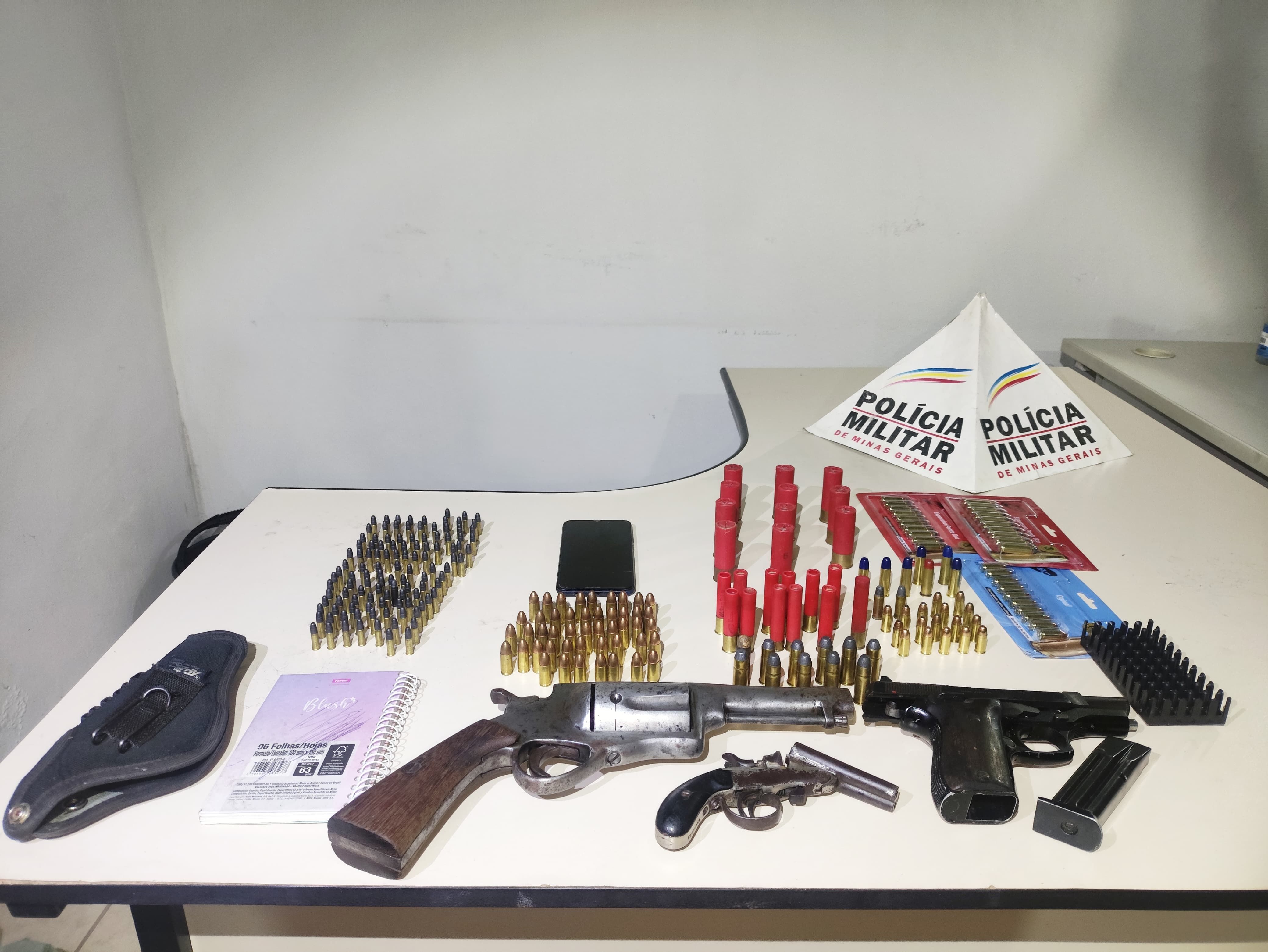 Arsenal de armas e munições é apreendido em residência no Ana Moura, em Timóteo