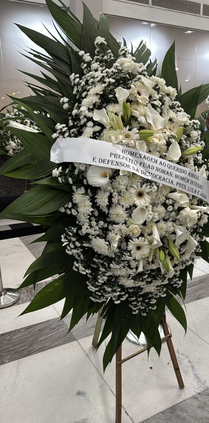 Lula envia coroa de flores para Fuad Noman, prefeito de BH: 'defensor da democracia'