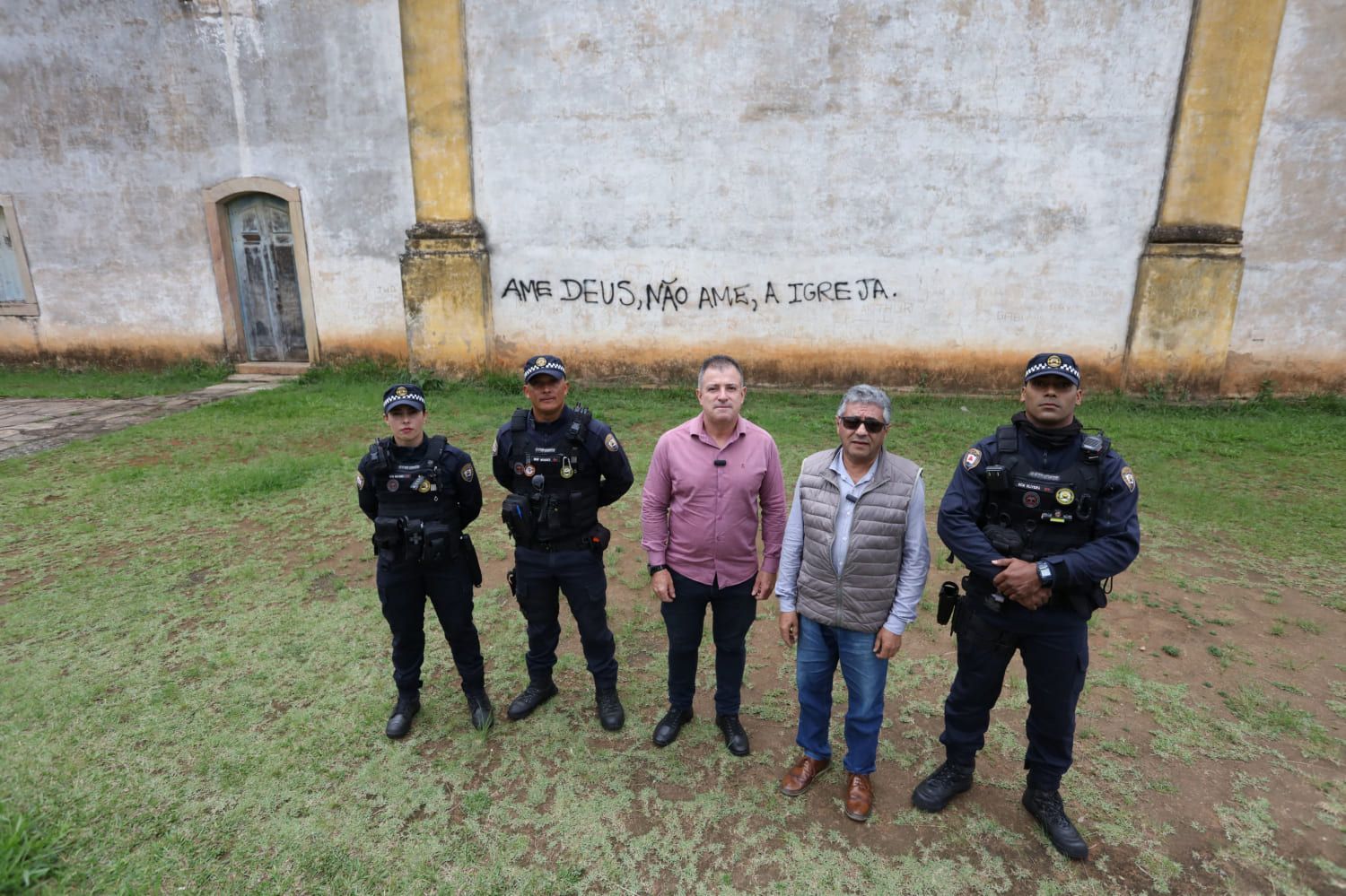 Casal é detido por pichar igreja histórica em Ouro Preto