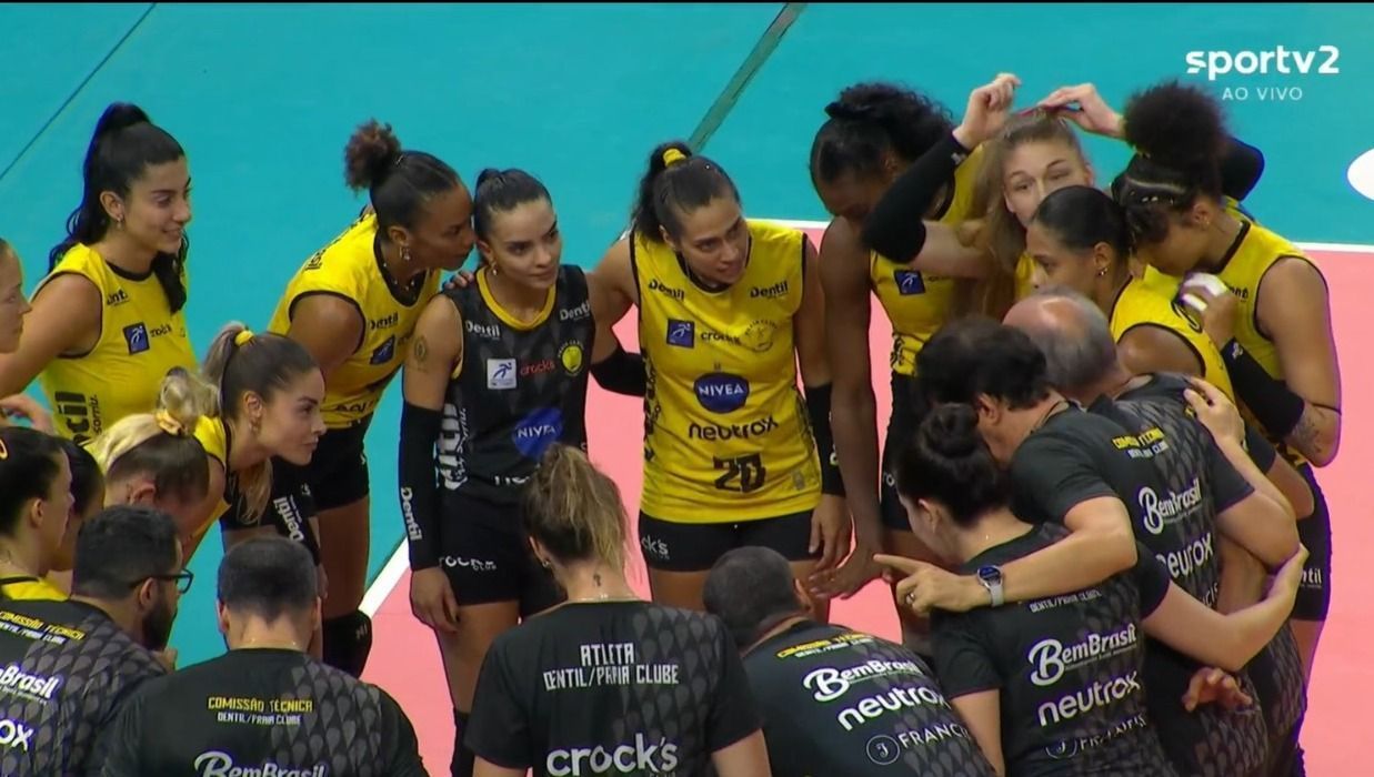 Praia Clube vence Maringá e está em vantagem na Superliga Feminina de Vôlei