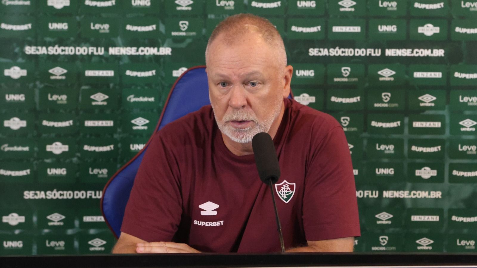 Fluminense anuncia demissão do técnico Mano Menezes