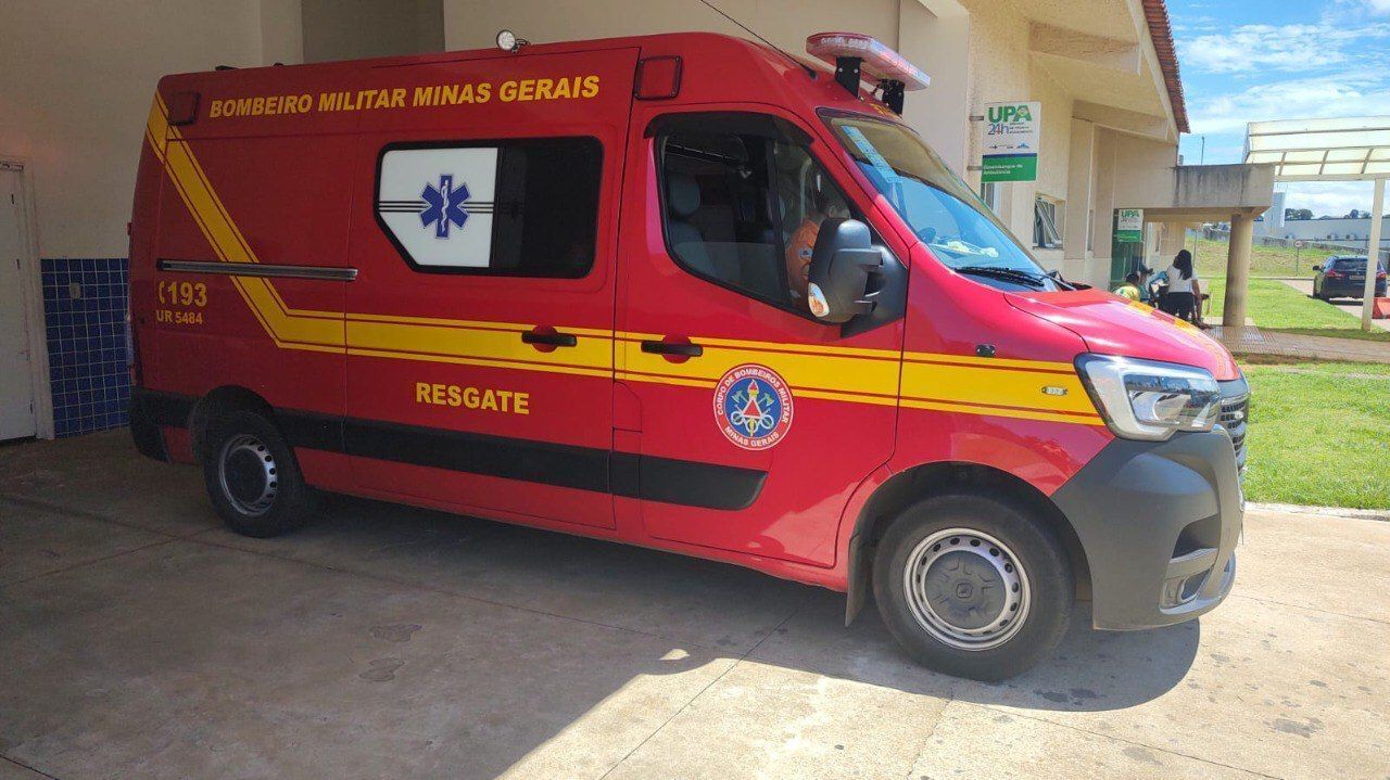 Prateleira cai em perna de trabalhador que fica inconsciente