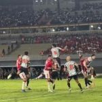 Ex-Atlético marca, Vila supera desvantagem contra o Anápolis e se sagra campeão goiano