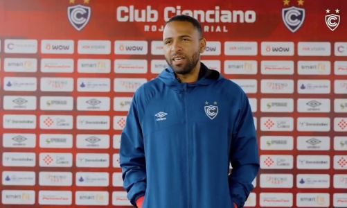 Meia Alexi Gomes, do Cienciano-PER, adversario do Altetico na estreia da COpa SUl