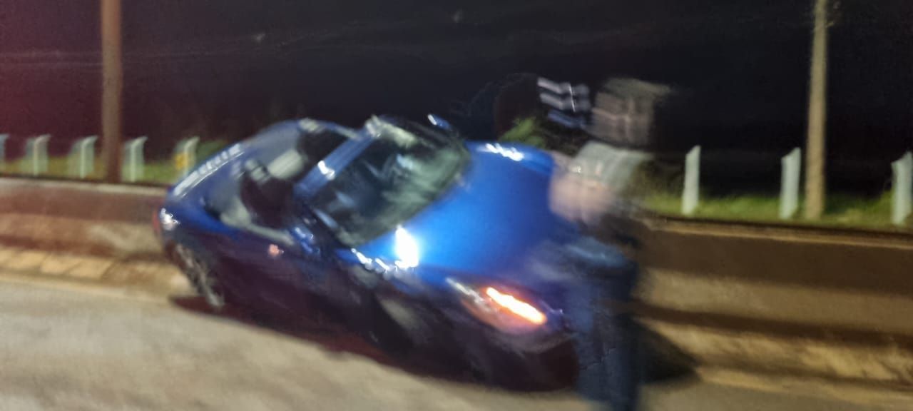 Batida de Porsche e Cruze causa lentidão na BR-040 em Nova Lima neste domingo (30)