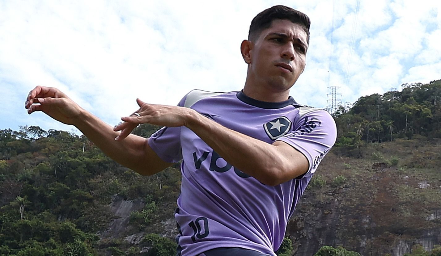 Com suspeita de lesão, Savarino desfalca o Botafogo na Libertadores