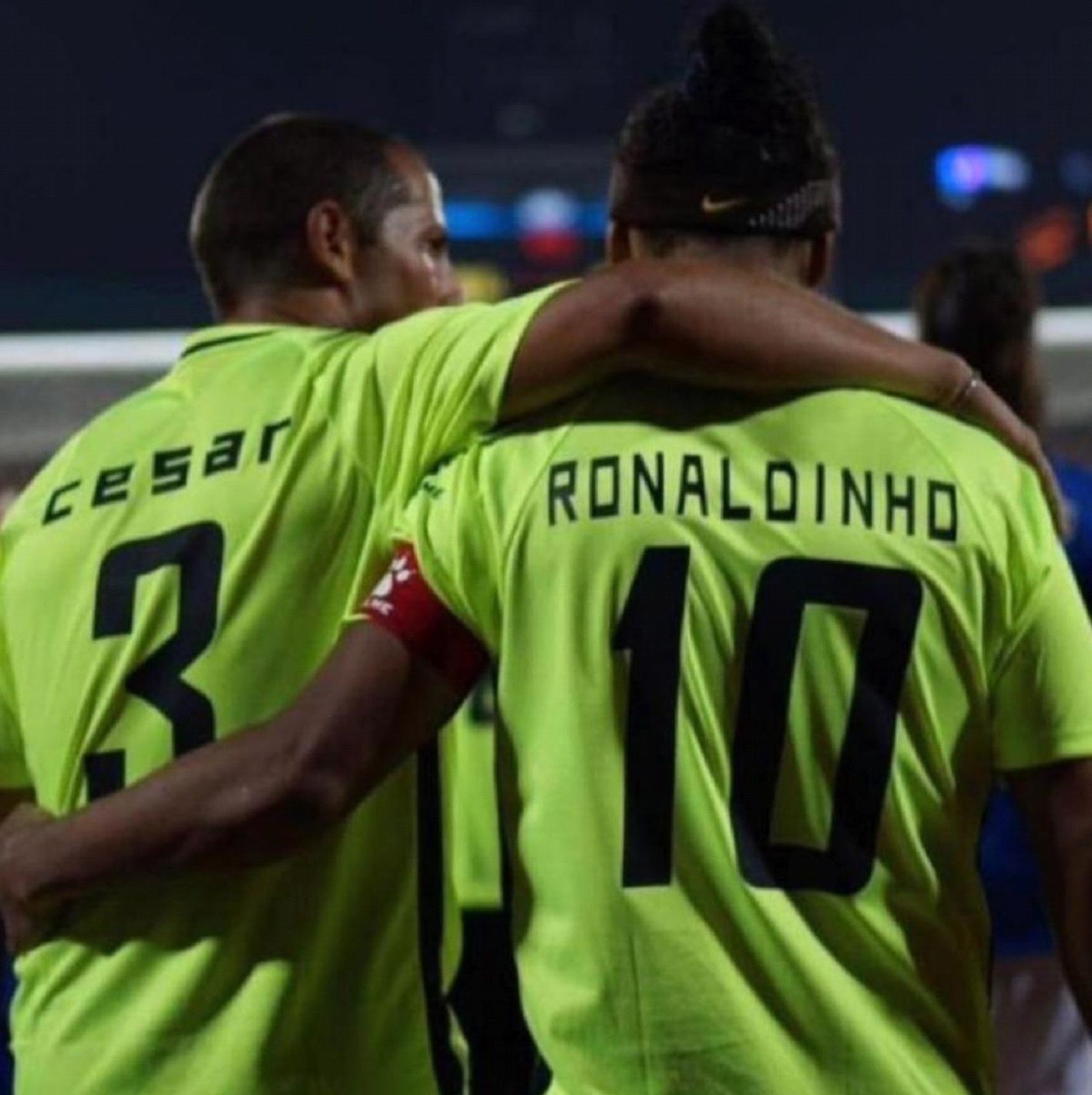 Programa de futebol de Ronaldinho terá ex-Corinthians como embaixador