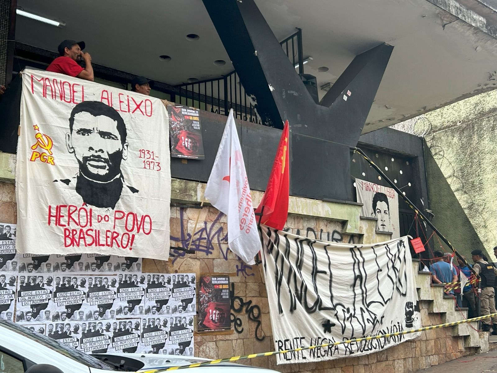 Manifestantes mantêm ocupação da antiga sede do Dops e pedem criação de memorial
