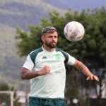 Meia da Chapecoense que agrediu torcedores do Avaí sofre punição pesada