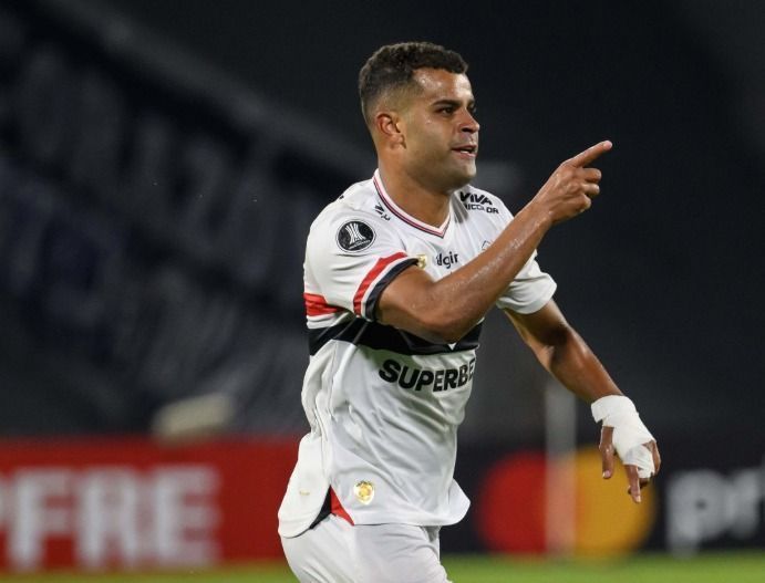São Paulo prevê economia milionária com saída de Alisson para o Corinthians