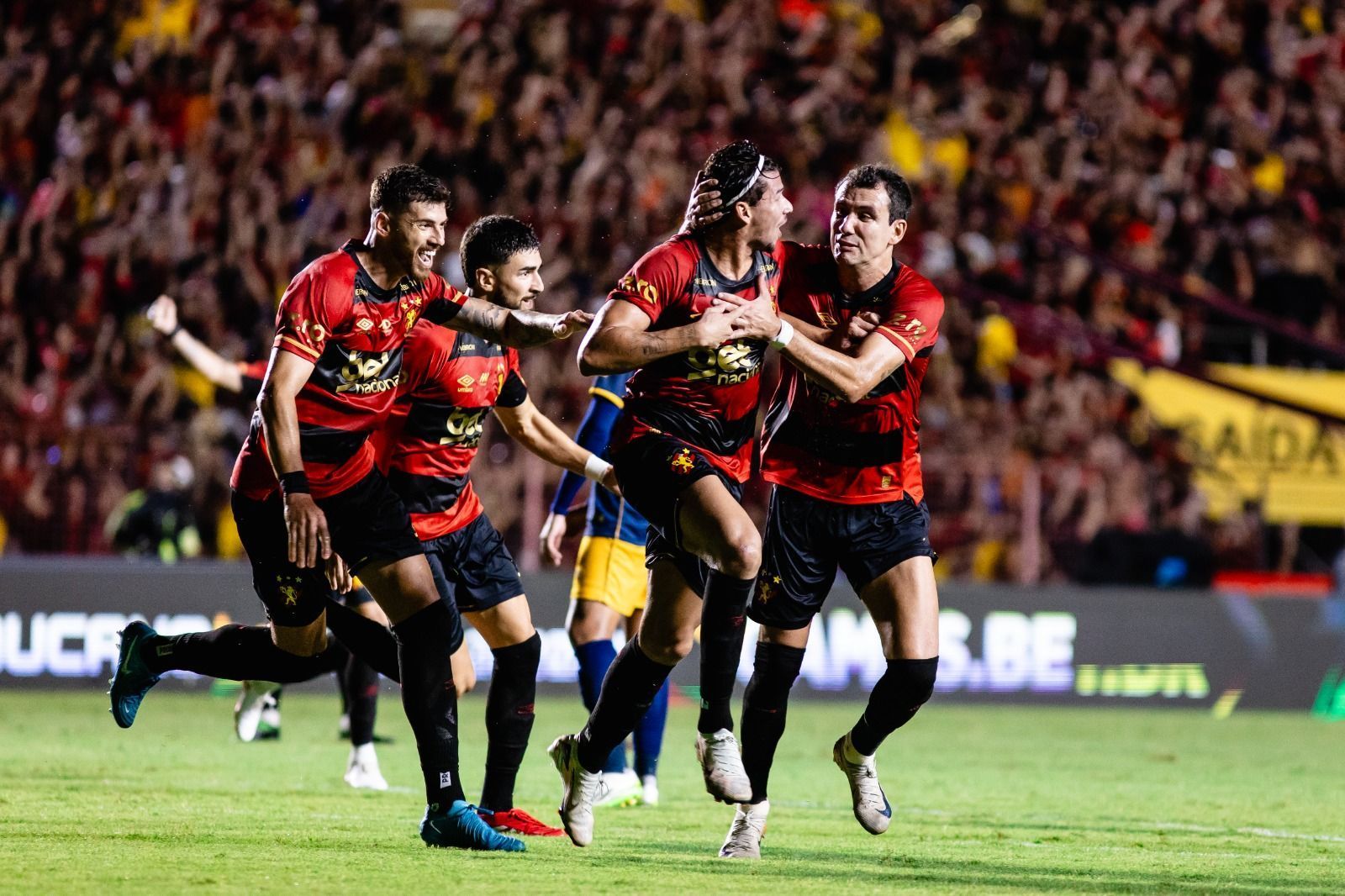 Sport leva susto, mas supera Retrô nos pênaltis e é tricampeão pernambucano