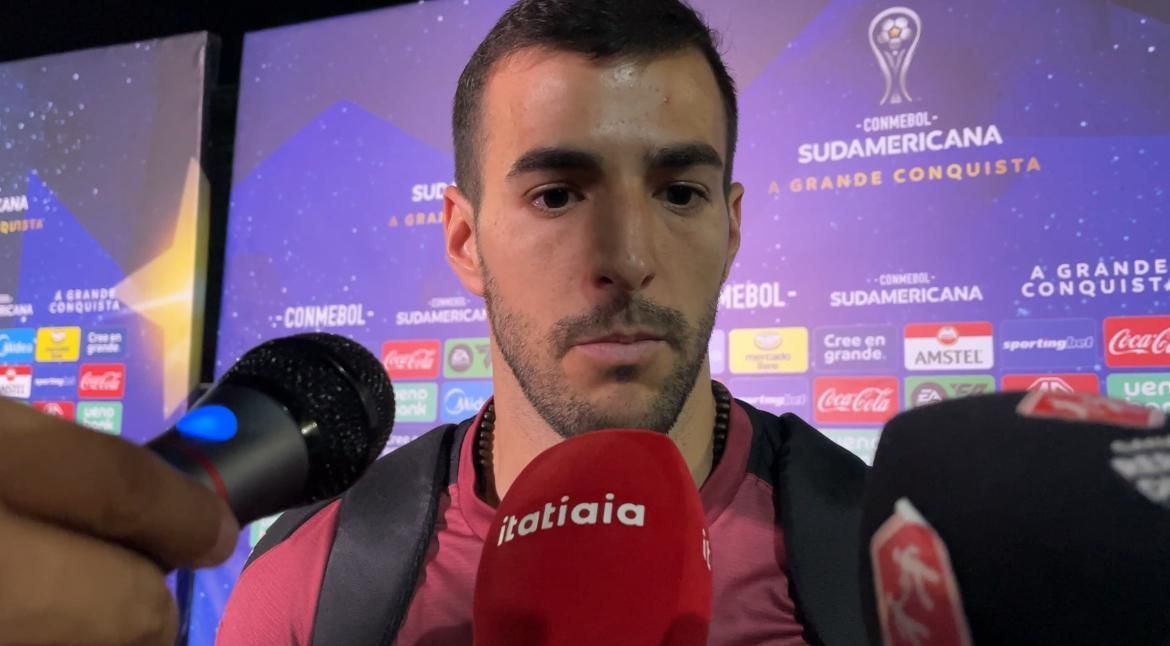 Vaiado por falha, Cáceres conta como se sentiu após empate do Vitória