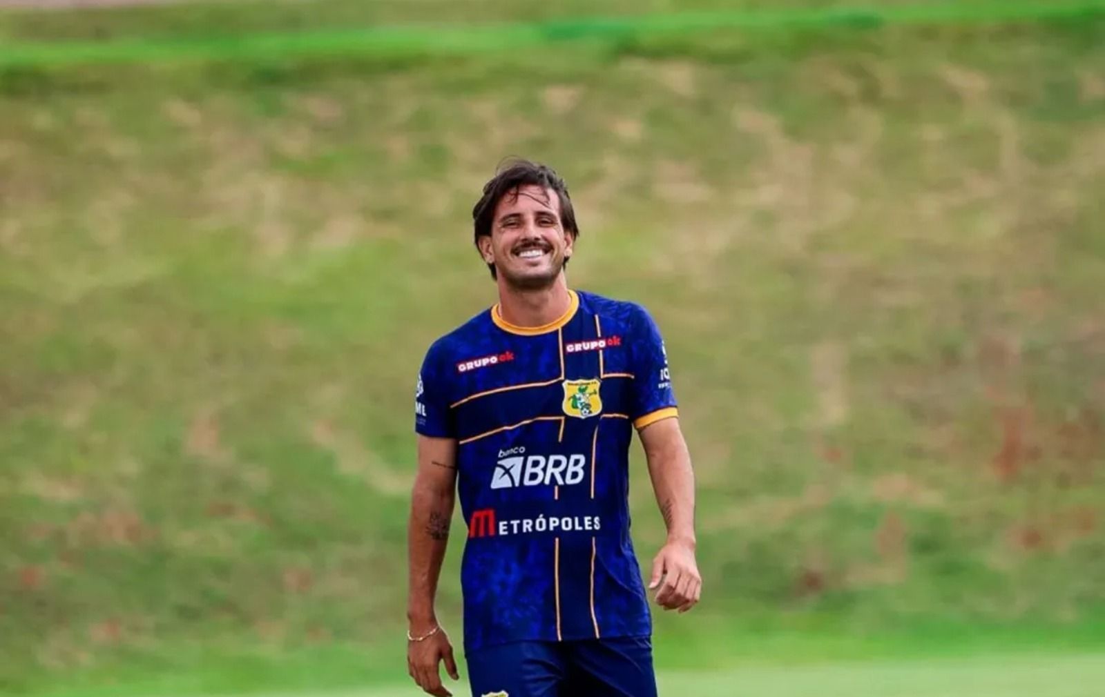 Santa Cruz anuncia irmão de Thiago Galhardo como reforço para a Série D