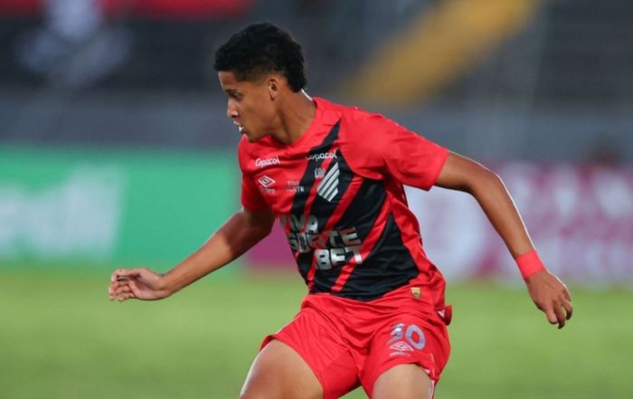 Tevis está emprestado pelo Cruzeiro ao Athletico