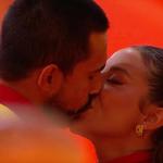 Maike e Renata trocam beijos em festa do BBB 25; veja o momento