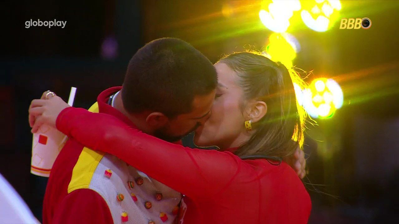 BBB 25: Renata revela estratégia da produção que a fez beijar Maike
