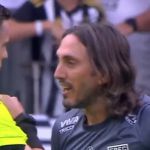 Atlético x São Paulo: Zubeldía grita com árbitro, invade campo e é expulso