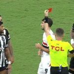 Calleri acerta cotovelada em Alonso e é expulso de jogo entre Atlético e São Paulo