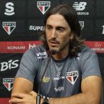 Zubeldía detona árbitro após empate entre Atlético e São Paulo: 'Não posso suportar'