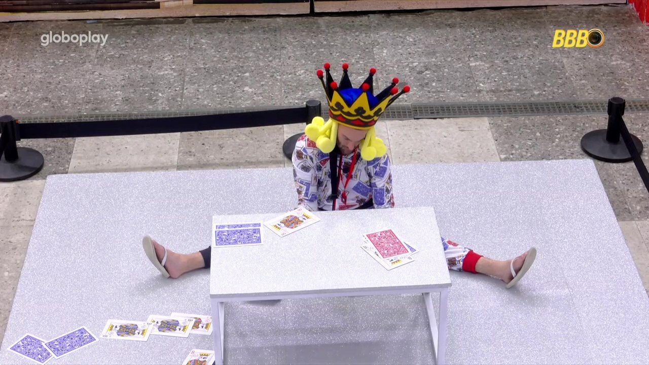No Monstro há 3 horas, Diego Hypolito deixa castelo de cartas cair pela 3ª vez no BBB 25