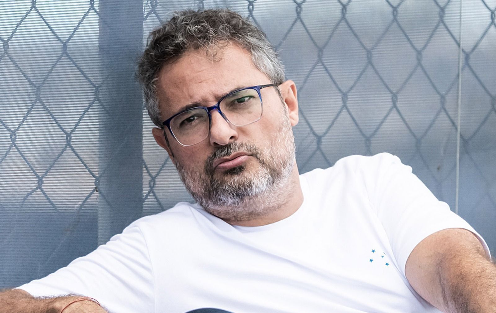 Alexandre Mattos vai ao CT Rei Pelé e se diz feliz por oportunidade no Santos