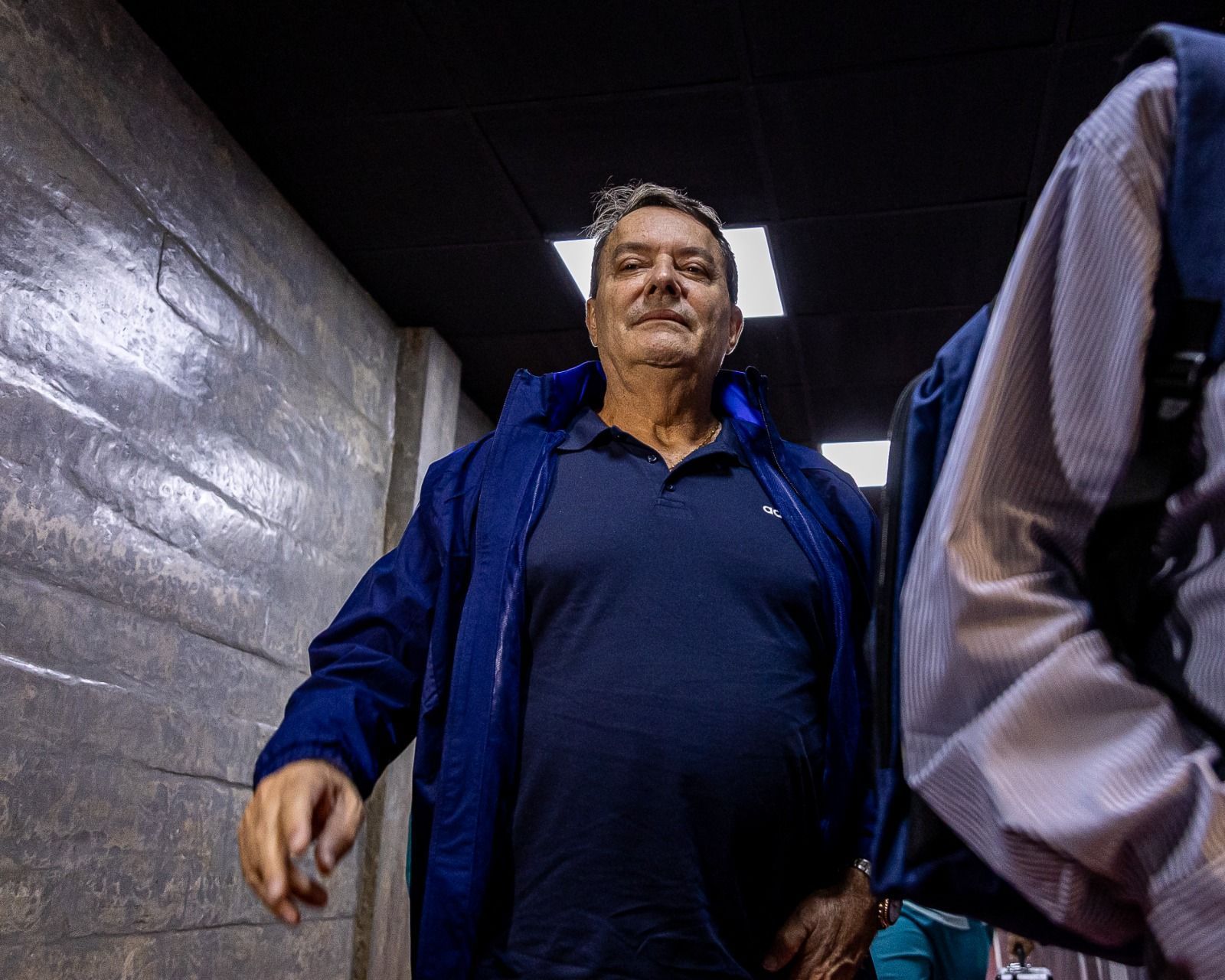 Árbitro de Inter x Cruzeiro relata queixa de Pedrinho por expulsão de Jonathan Jesus