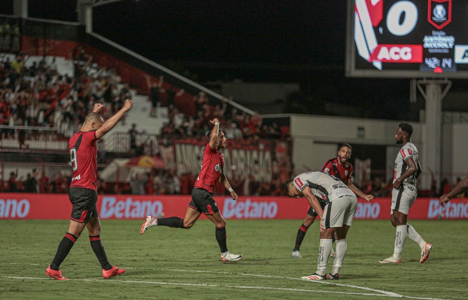 Athletic sofre virada e perde para o Atlético-GO em estreia na Série B