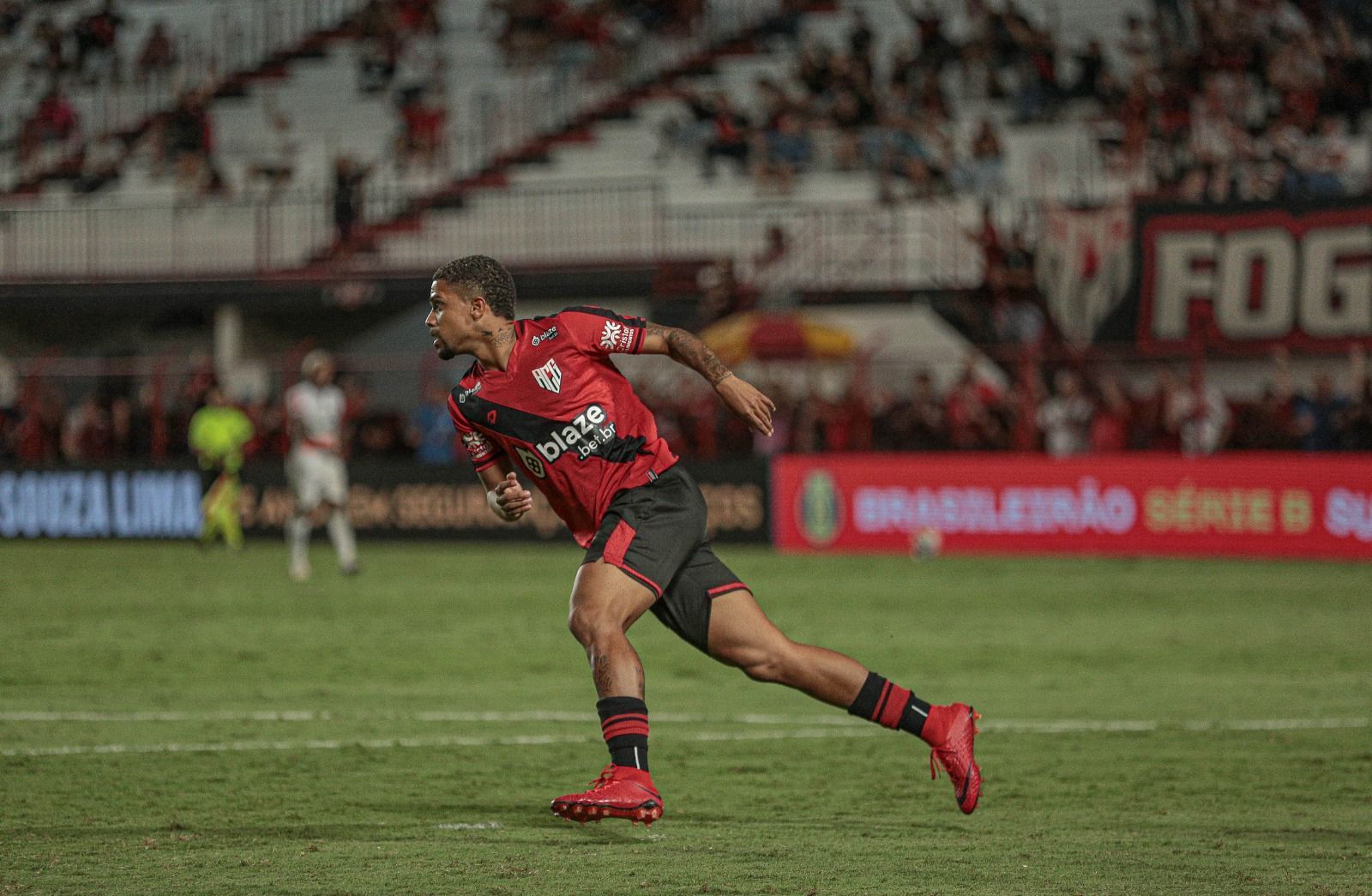 Jogador do Atlético aplica ‘lei do ex’ e sacramenta derrota do Athletic na Série B