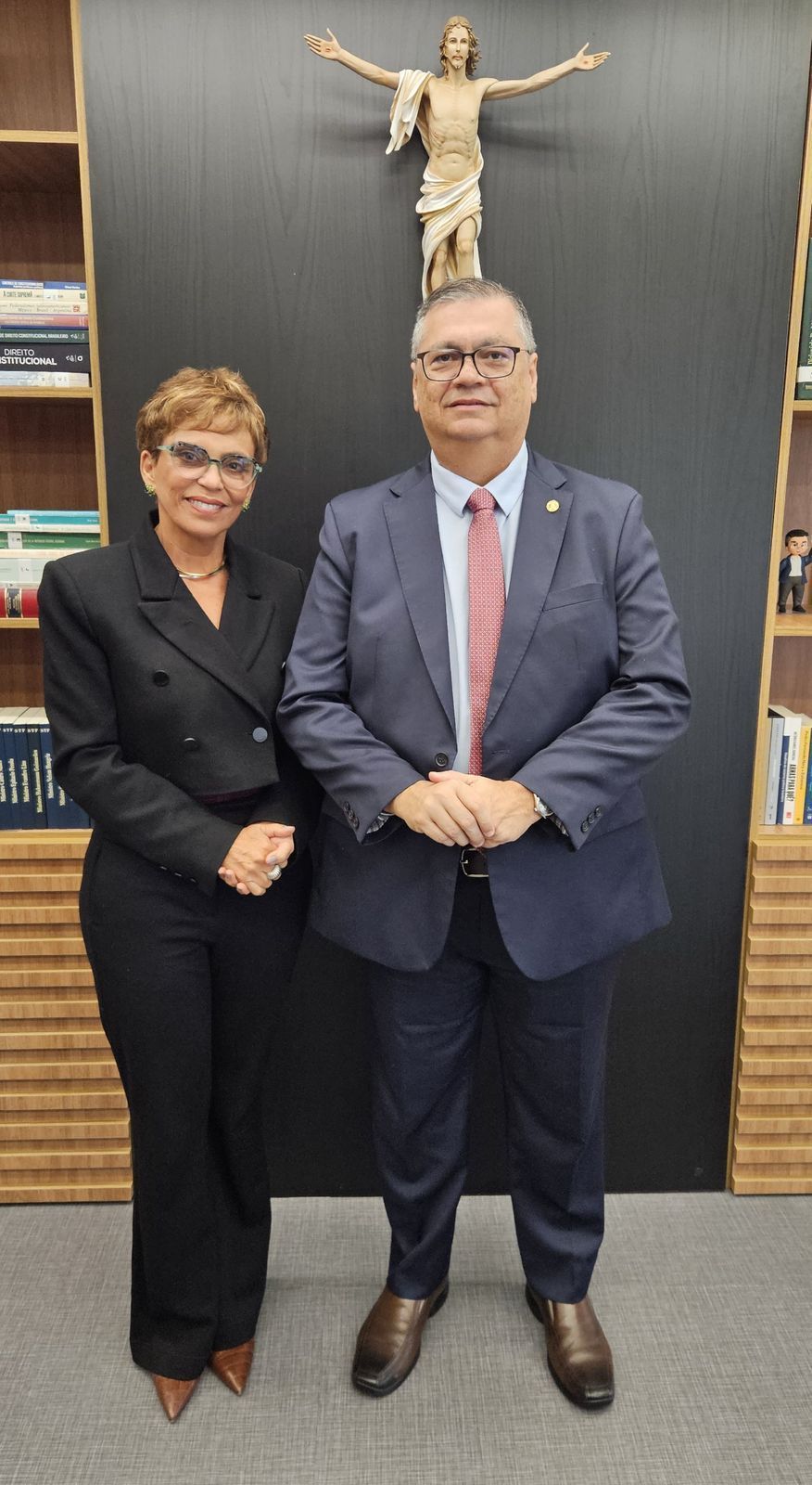 Marília Campos se reúne com Dino, no STF, para discutir ICMS da educação