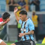 Ex-Atlético discute com companheiro de equipe no intervalo de Grêmio x Atlético Grau