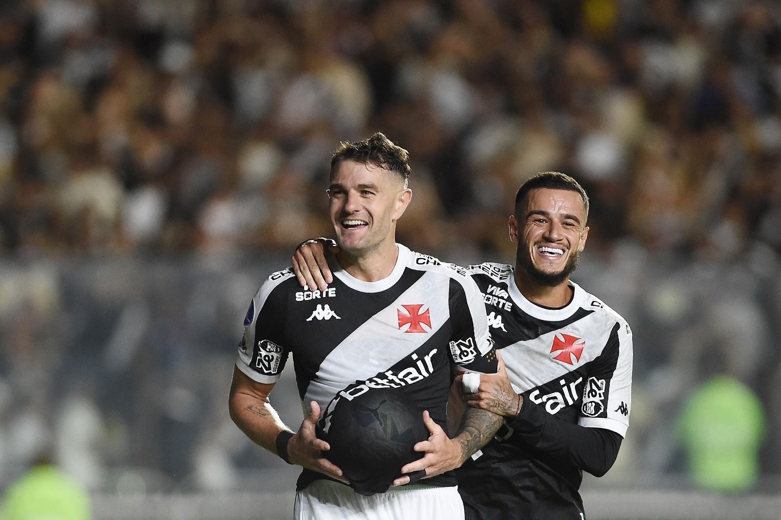 Sob vaias, Vasco vence o Puerto Cabello pela Copa Sul-Americana