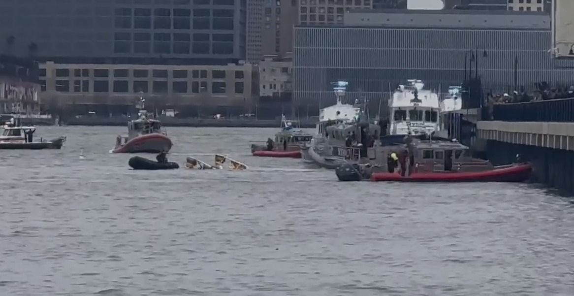 Seis pessoas que estavam em helicóptero que caiu em Nova York morreram, diz imprensa americana