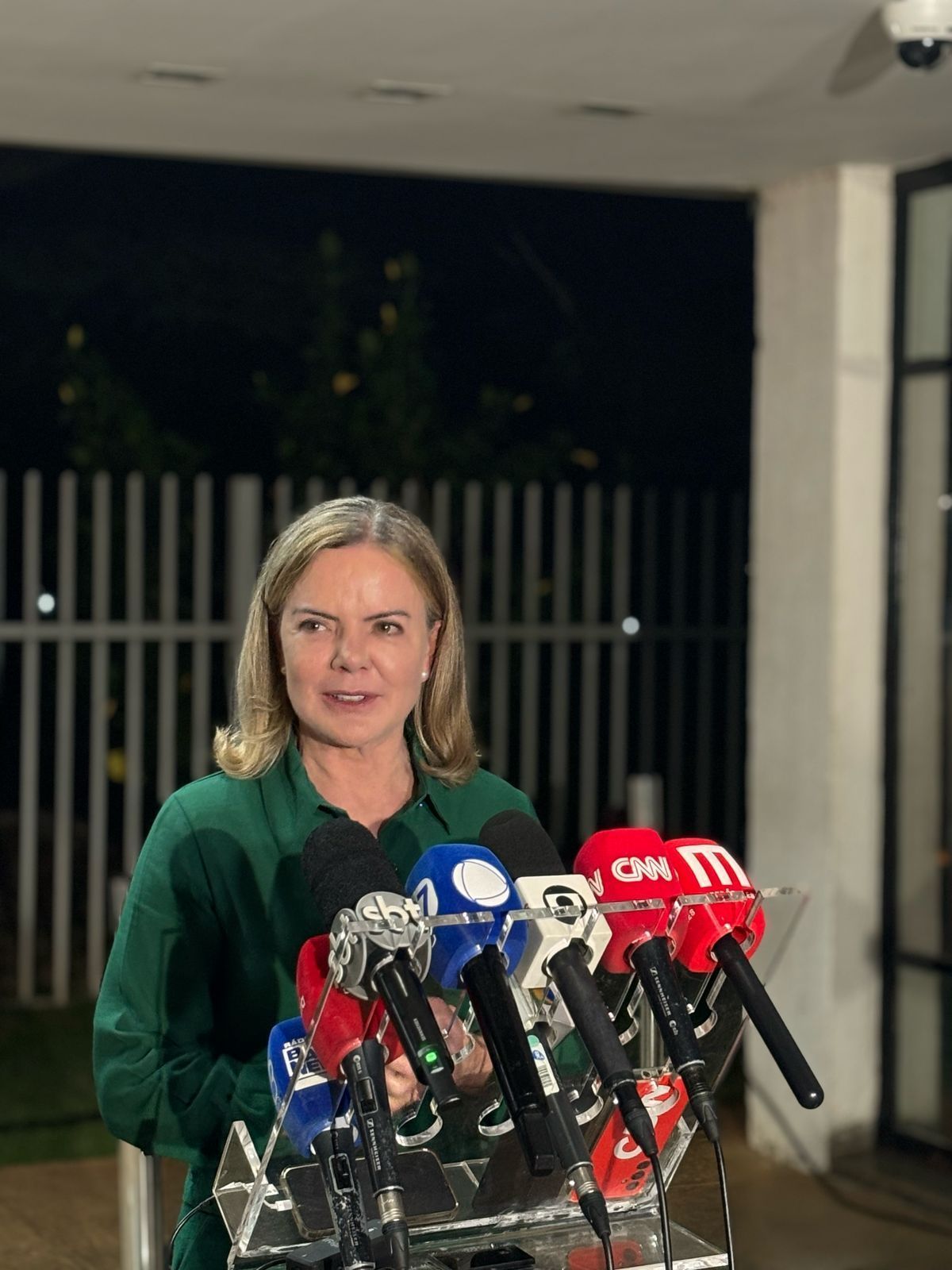 Gleisi nega votação de PL da Anistia, mas admite discutir redução de penas