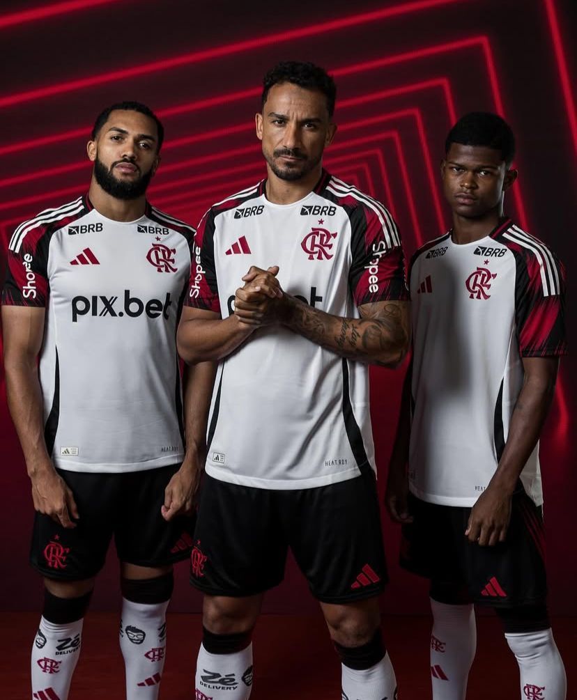 Flamengo lança novo segundo uniforme para 2025; veja