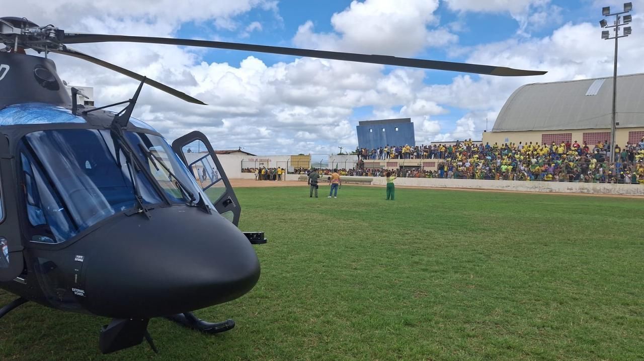 Bolsonaro é levado de helicóptero para hospital em Natal