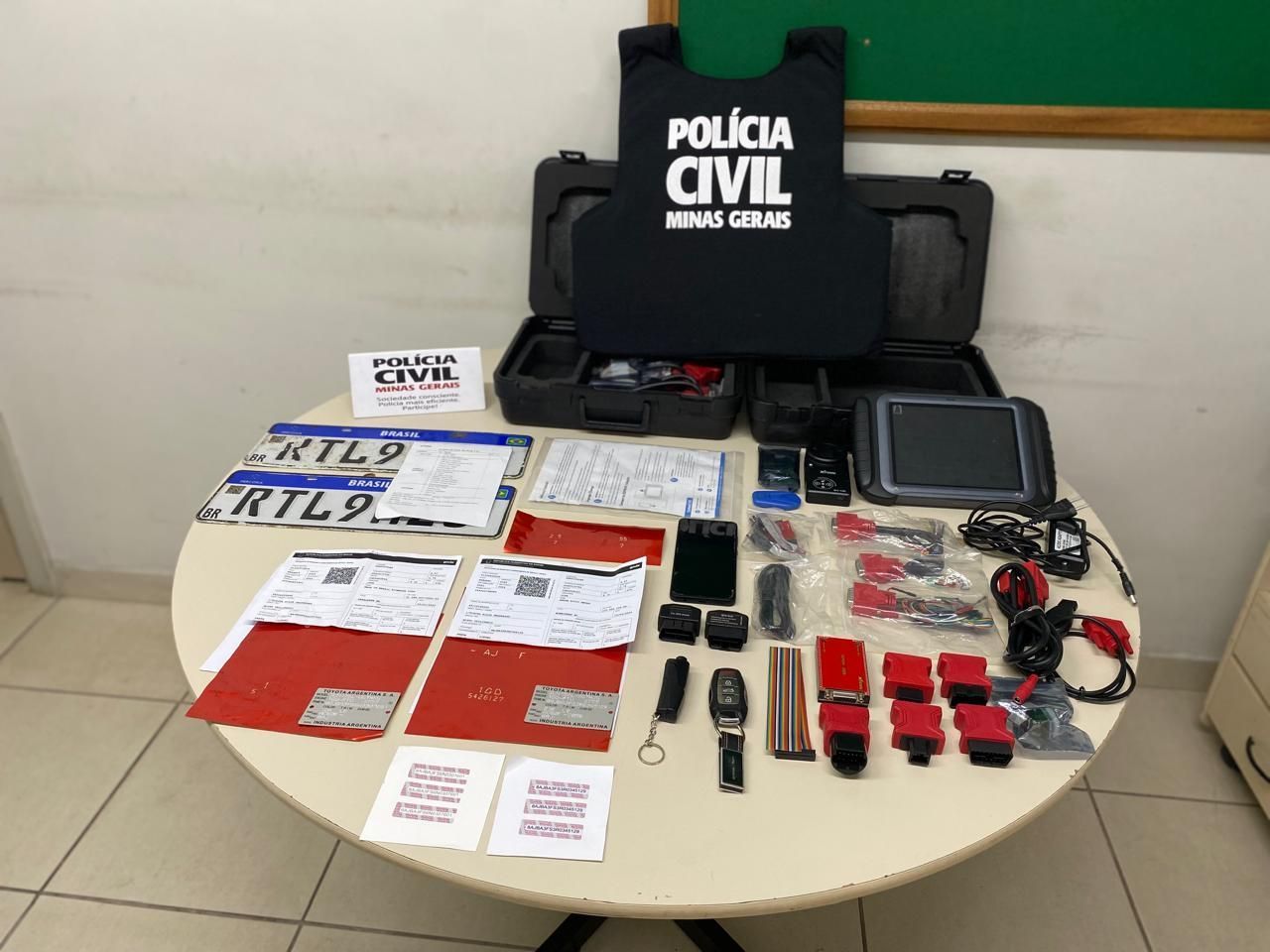 Polícia detalha modus operandi de quadrilha que furta Hillux em 3 minutos na Grande BH